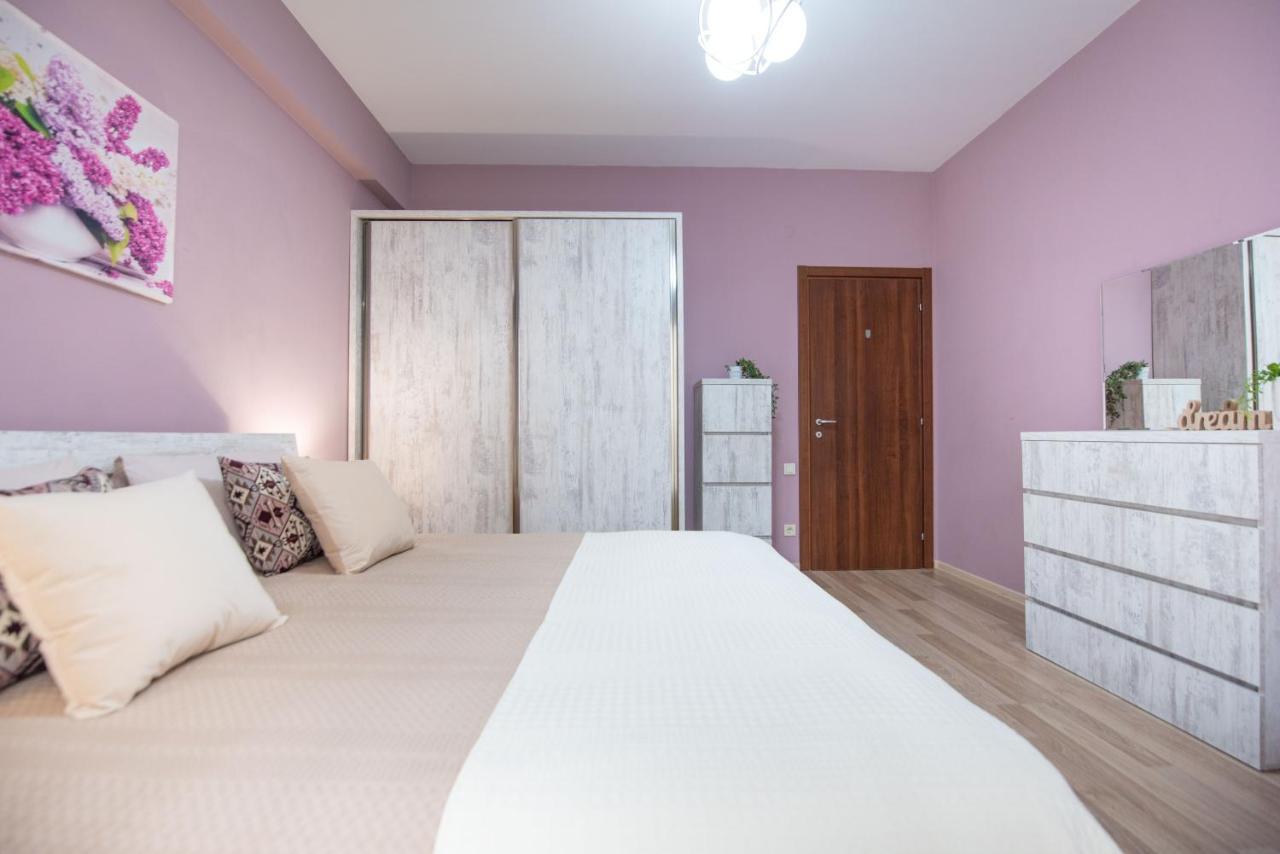 Gg Home - Cozy 2-Bedroom Apartment On Givi Kartozia Tbilisi ภายนอก รูปภาพ