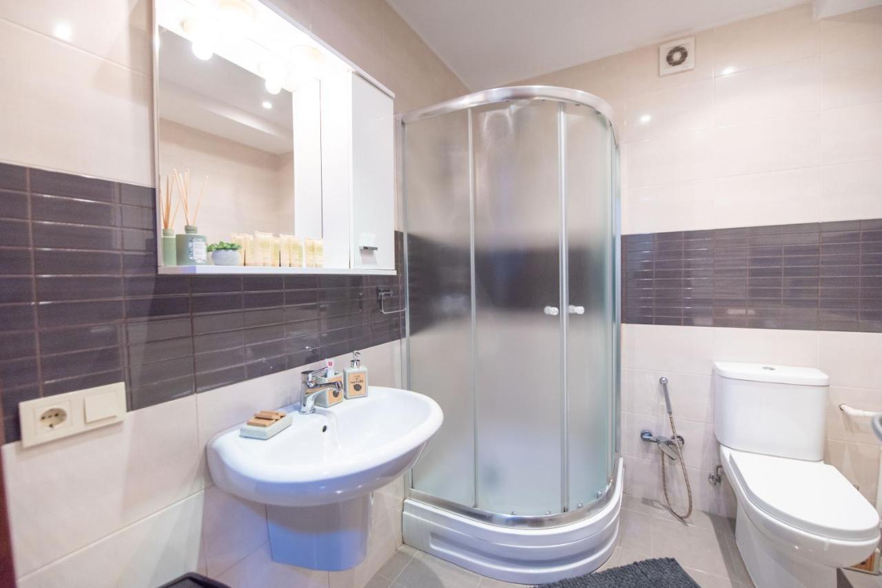 Gg Home - Cozy 2-Bedroom Apartment On Givi Kartozia Tbilisi ภายนอก รูปภาพ