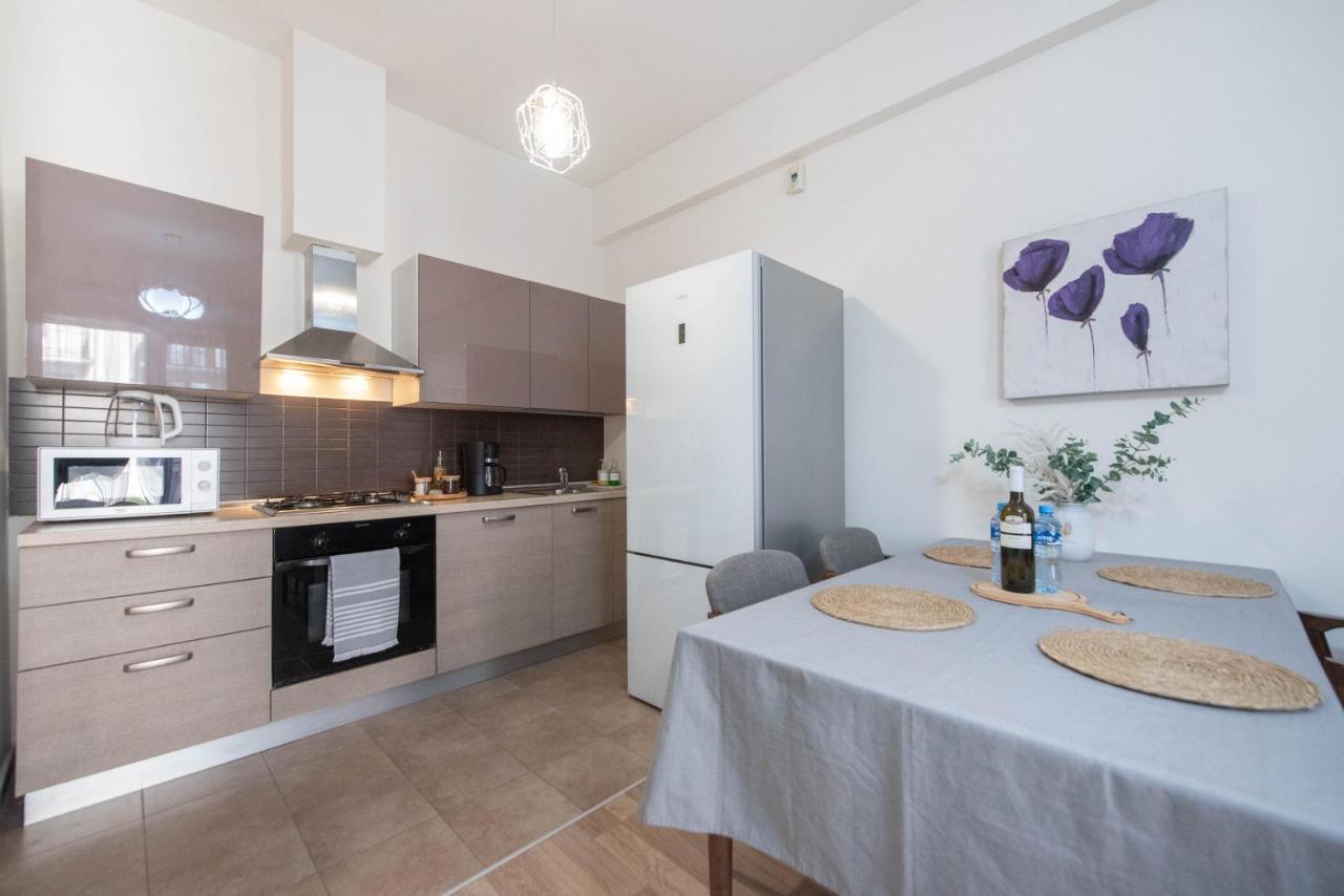 Gg Home - Cozy 2-Bedroom Apartment On Givi Kartozia Tbilisi ภายนอก รูปภาพ